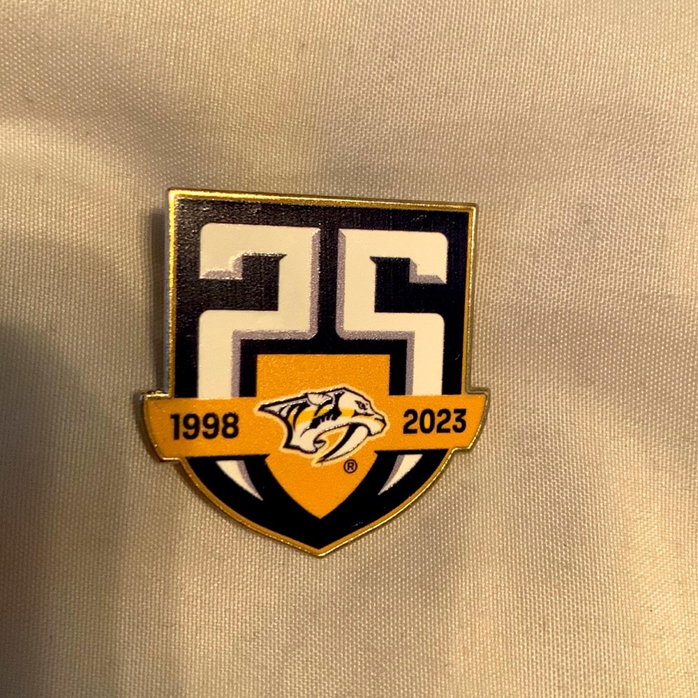 NWT Nashville Predators Lapel Pin 25 Year Anniversary